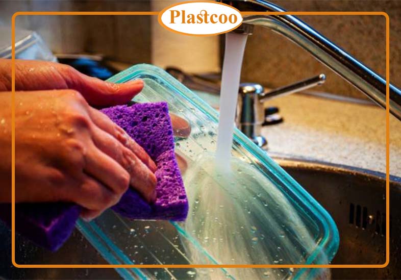 معرفی چند راهکار برای تمیزکردن ظروف پلاستیکی آشپزخانه
